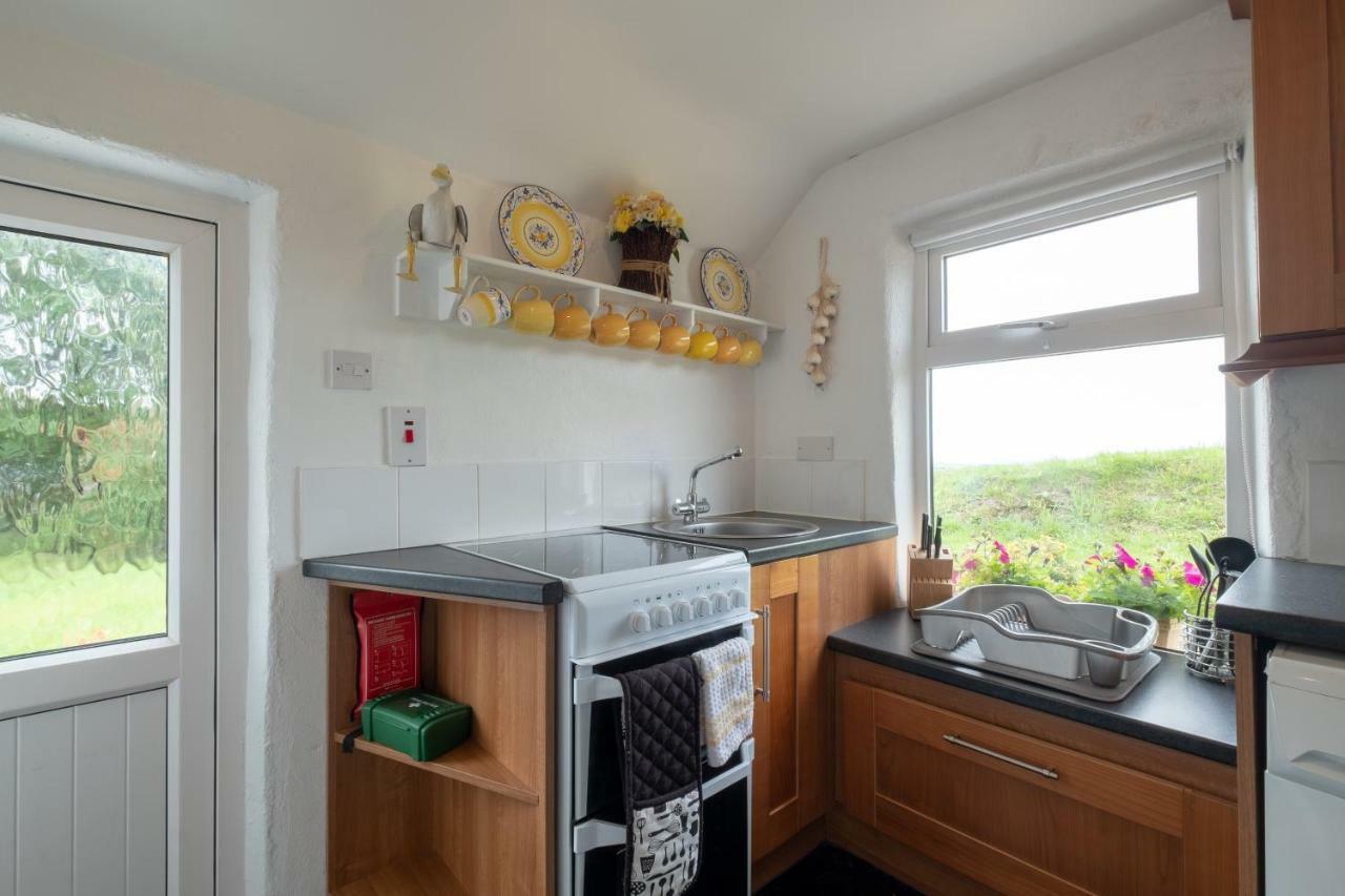 Knockfin Cross Roads Yellow Cottage, Doolin מראה חיצוני תמונה