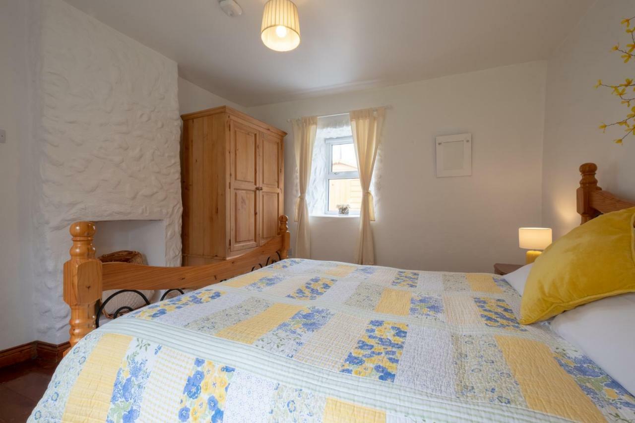 Knockfin Cross Roads Yellow Cottage, Doolin מראה חיצוני תמונה