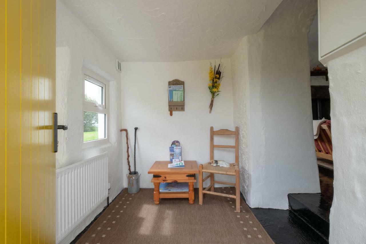 Knockfin Cross Roads Yellow Cottage, Doolin מראה חיצוני תמונה