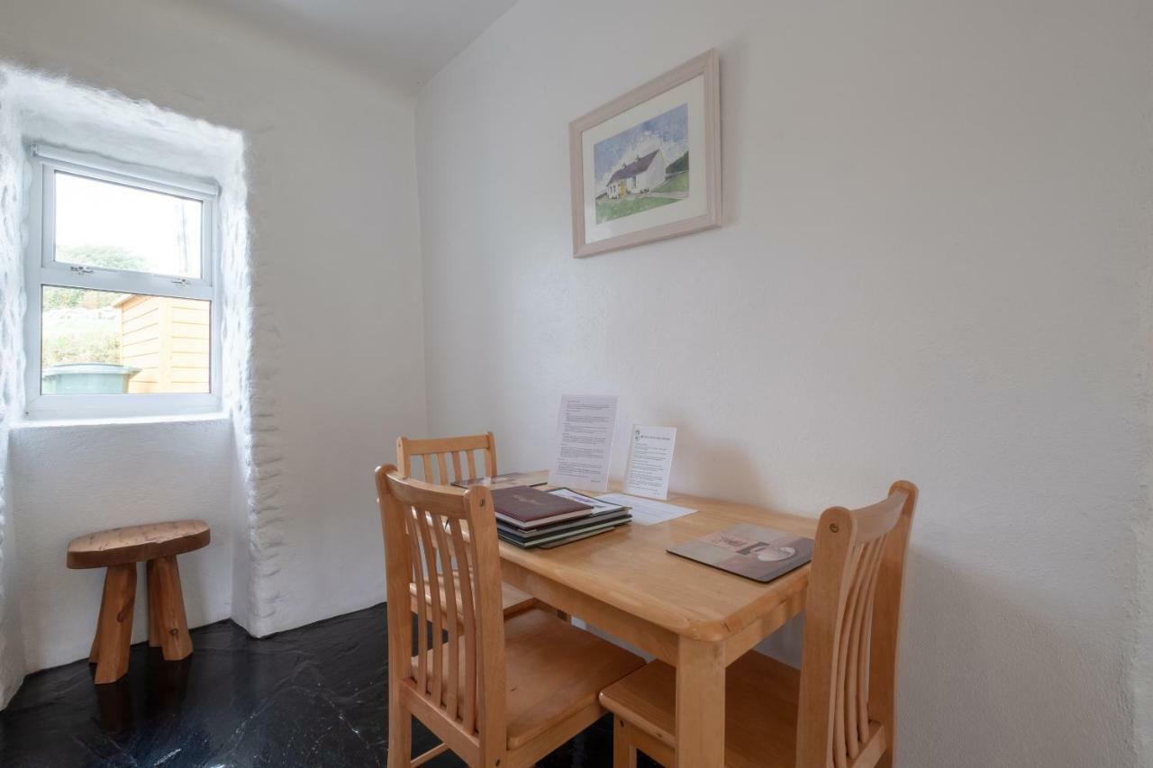 Knockfin Cross Roads Yellow Cottage, Doolin מראה חיצוני תמונה