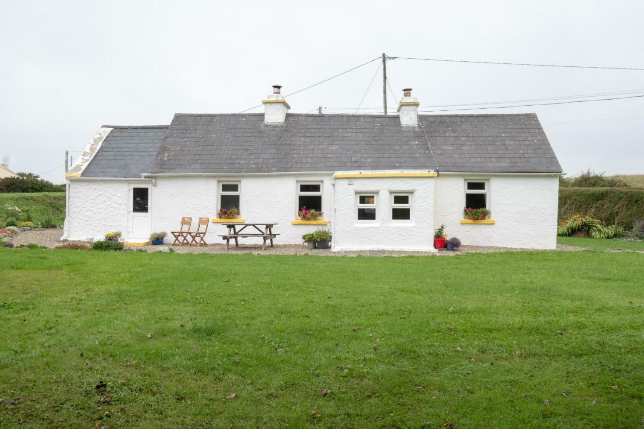 Knockfin Cross Roads Yellow Cottage, Doolin מראה חיצוני תמונה